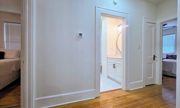 Avondale House | Bright & Modern Prime Location