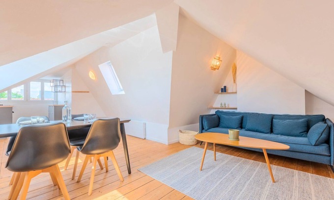 Wazemmes Apartment | Bright one bedroom next to Wazemmes market