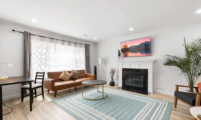Redwood City House | Bright & Peace 3BR, RWC Fresh Remodeled & Spotless