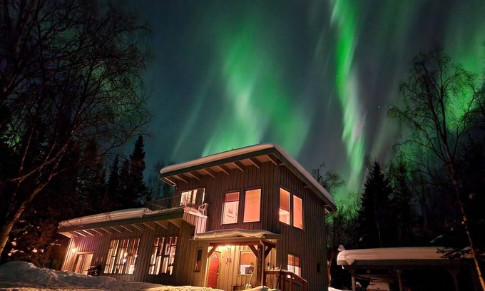 Hillside East House | Bright, private, rustic, large, vaulted ceiling home -acre+ wooded spacious lot