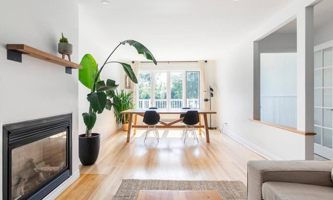 LaSalle Apartment | Bright Riverfront 3-Bedroom Condo