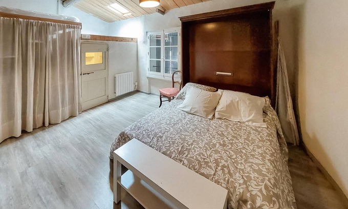 Saint-Zacharie House | Bright, rustic cottage in a quiet location.