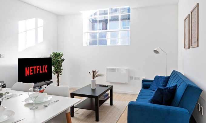 Newark Apartment | Bright & Spacious Home | Free Parking | Sleeps 5!