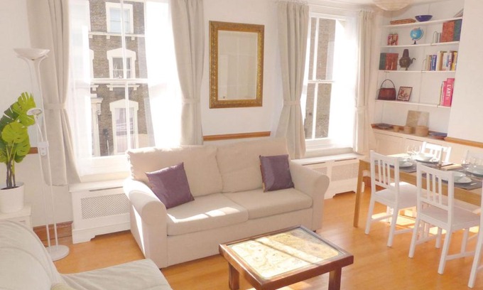 St. Pancras Apartment | Bright, spacious 2 bedroom flat by Russell Square