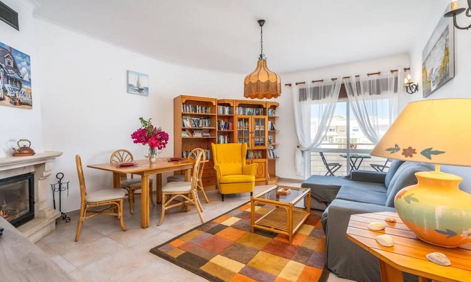 Lagos Apartment | Bright, spacious apartment in central area of Lagos