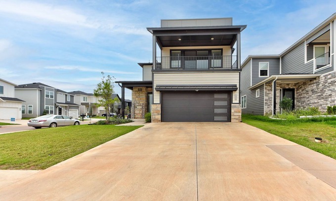 Oklahoma City House | Bright + Spacious Home in Prime NW OKC/Edmond Area