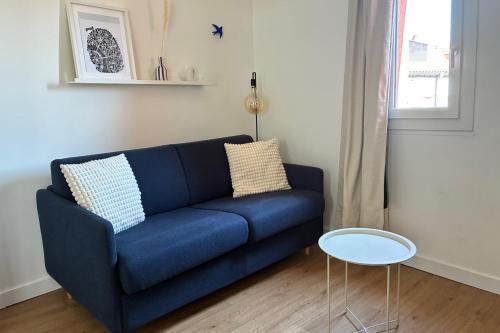 Carmes Apartment | Bright studio with rooftop view of Toulouse AC