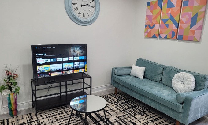 Halton Regional Municipality House | Bright & stylish 2 bed entire guest suite with private entrance and free parking