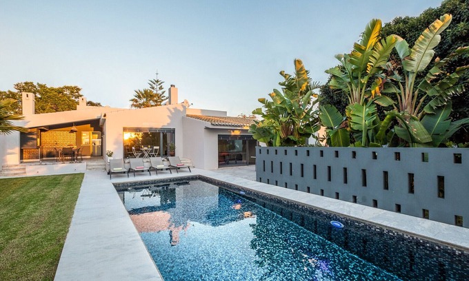Alvor Villa | Bright villa w/heatable infinity pool, Alvor