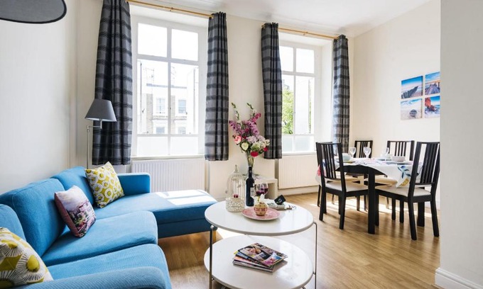 West Brompton Apartment | Bright West Brompton Apartment