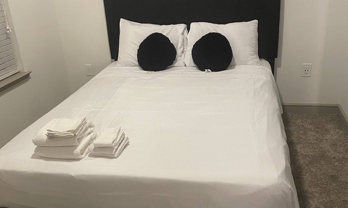 Dallas Apartment | Brightly❤ @ Medical Center|Dwtwn | Love Field| 1BR