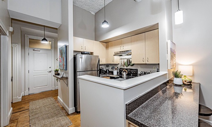 Monroe Ward Apartment | Broad Street Historic - Walk to restaurants/bars