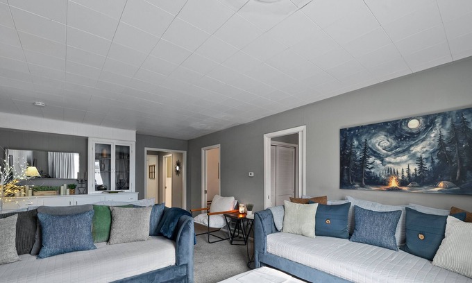 Lake Geneva Apartment | Broad Street Suites 2 & 3 | Parking for 5 Vehicles |Downtown|Walkable |1 Block to Horticultural Hall