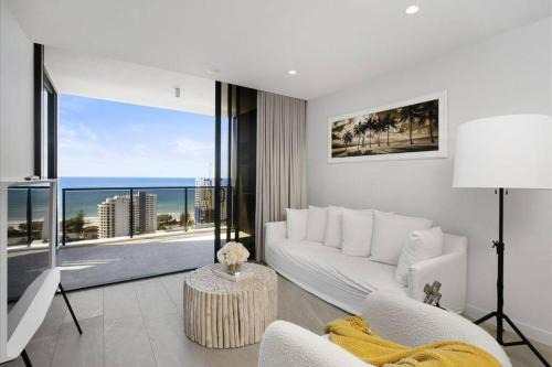 Broadbeach Apartment | Broadbeach Elegant apartment with views!