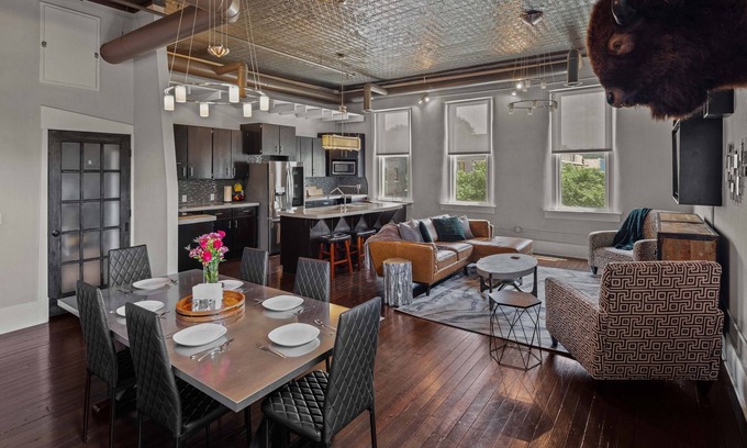 Siloam Springs Apartment | Broadway Luxe Loft