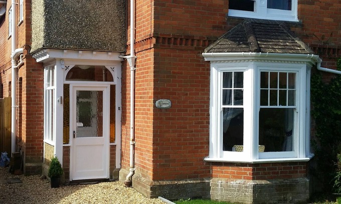 New Forest District House | Brockenhurst - OCT HALF TERM AVAILABILITY. 5 bed, 3 bathrooms, 2 sitting areas.