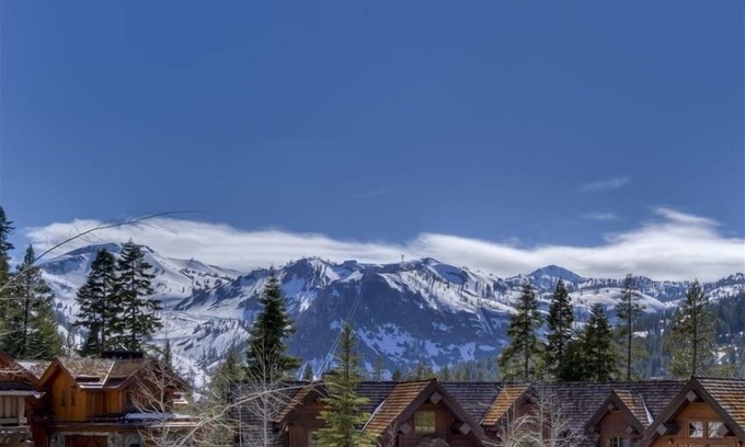 Olympic Valley House | Broken Arrow Lodge in Squaw Valley