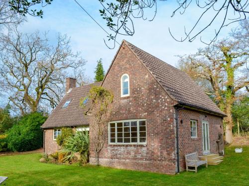New Forest District House | Brookside Cottage