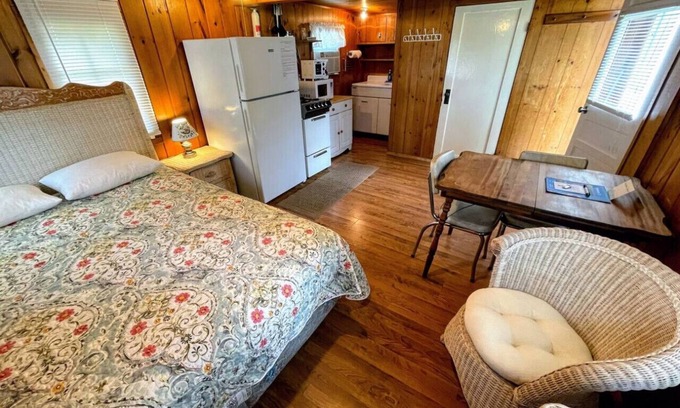 Grawn House | Brookside Cottages and Resorts DuckIn Cottage