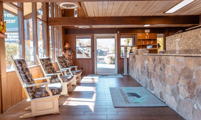 Gatlinburg Hotel | Brookside Lodge