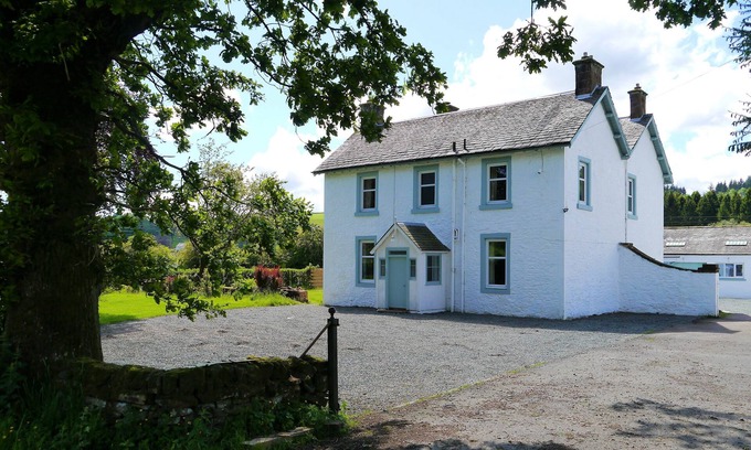Beattock Cottage | Broomlands Farmhouse - a house that sleeps 10 guests in 5 bedrooms