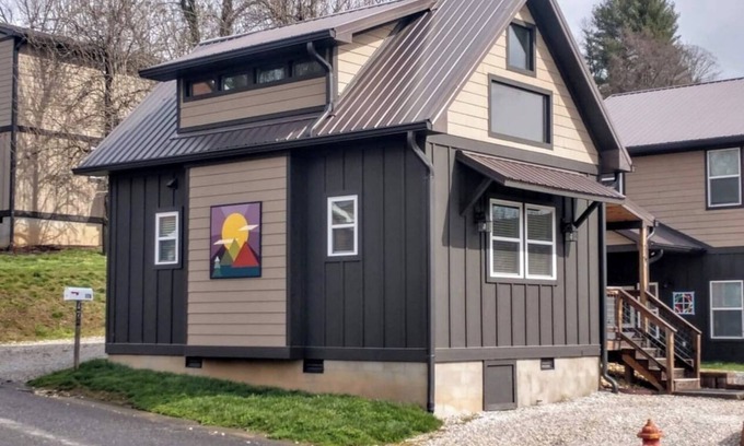 Bryson City House | Bryson City Tiny Home - Walk to it All!