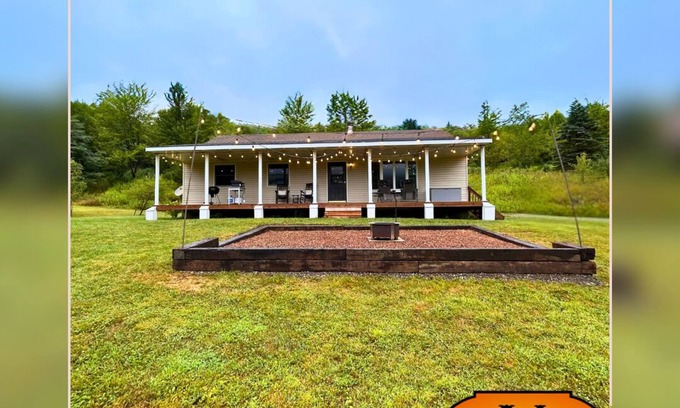 Middlebury Center House | Buck Hill Farm: Secluded Retreat