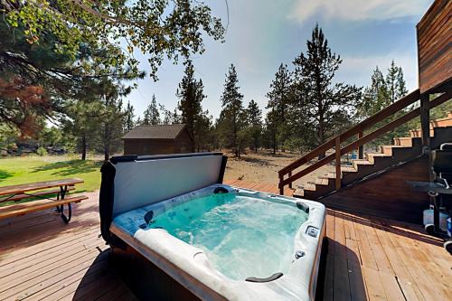 Sisters House | Buck Horn Estate