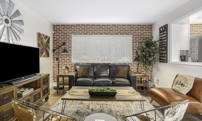 Garden Hills Condo | Buckhead- Atlanta Condo