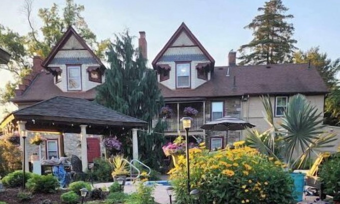 Langhorne Manor Apartment | Bucks County Historic Estate suite built in 1741.