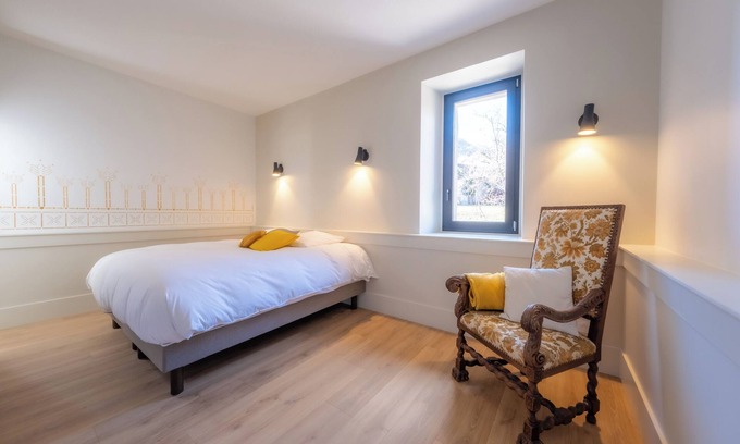Saint-Jean-de-Maurienne Bed & Breakfast | Bucolic room in a medieval tower with shared space on the ground floor