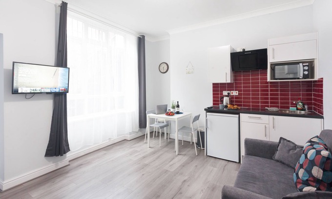 King's Cross Apartment | budget entire flat - eurostar - kings cross 1