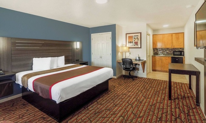Killeen Hotel | Budget-Friendly Room with BBQ Facilities - Relax with Great Evening Meals