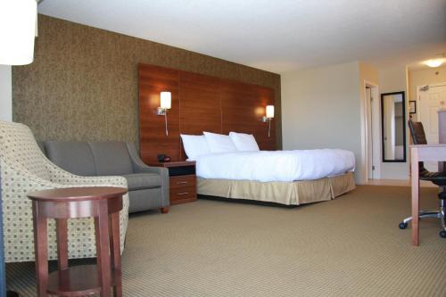 St Ignace Hotel | Budget Host Inn & Suites