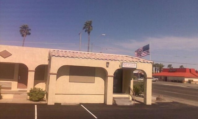 Parker Hotel | Budget Inn