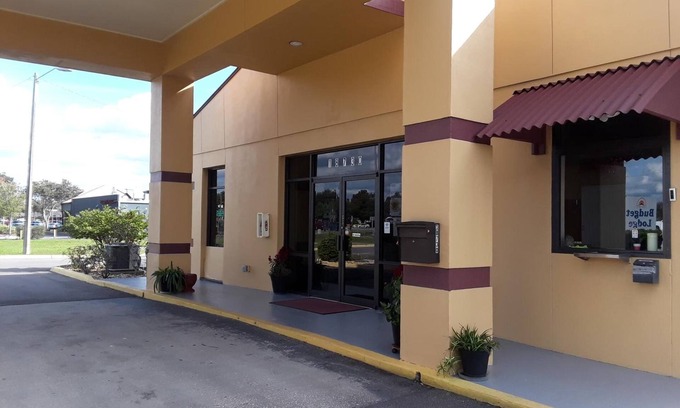 Mount Dora Hotel | Budget Lodge of Mount Dora