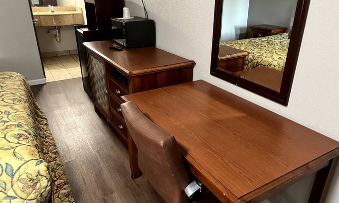 Brooklyn Hotel | Budget Plaza Motel