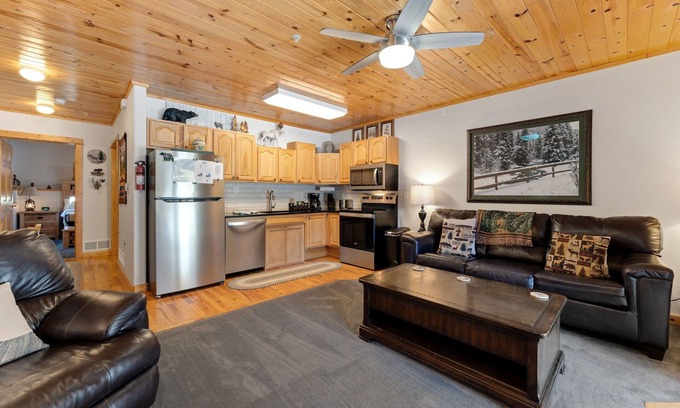 Fall River Estates Condo | Bugle Pointe B04 (NO HT)