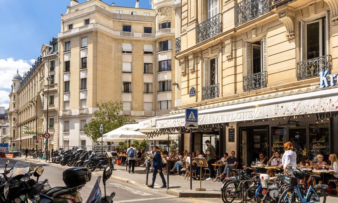 Quartier de l'Ecole-Militaire Apartment | Build Me Up, Buttercup, by Veeve