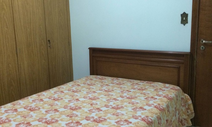 Gonzaga Apartment | Building in front of Praia do Gonzaga in Santos, between channels 2 and 3.