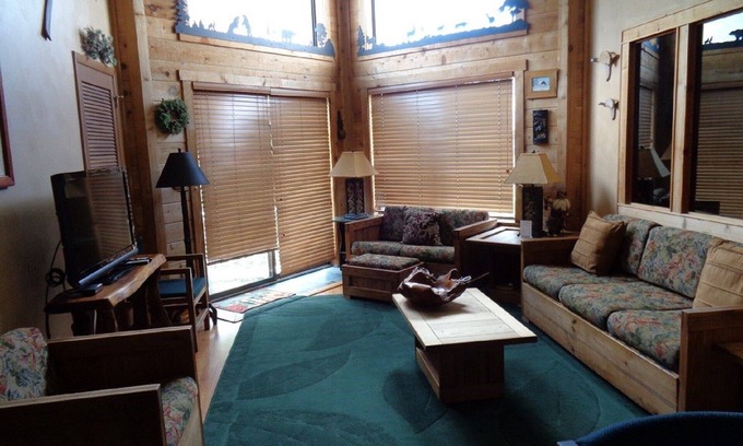 Seven Springs Condo | Bullwinkles Condo - Top of the Mountain, Ski-In/Ski-Out -Sauna and Hot Tub