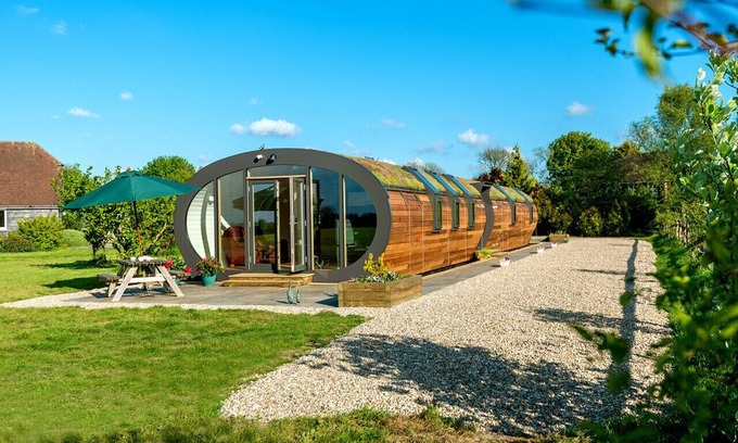 Etchinghill House | Bumble Barn - Three Bedroom House, Sleeps 6