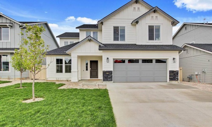 Meridian House | Bungalow at Meridian - 4 Bedroom Home - Park Setting