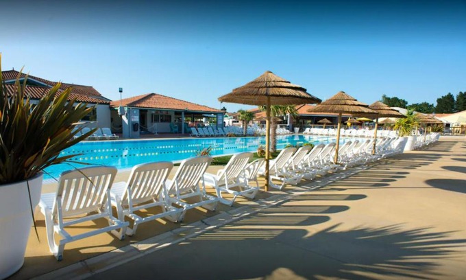 Les Mathes House | Bungalow de 2 chambres avec piscine partagee jardin clos et wifi a Les Mathes a 5 km de la plage