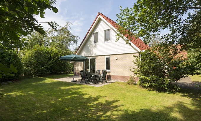 Sibculo House | Bungalow in the holiday park Landal De Vlegge - Recreation lake with beach