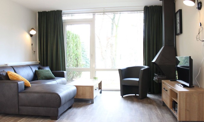 Vledder House | Bungalow with garden, located in a natural area