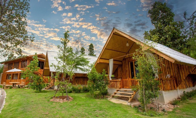 Huai Sai House | Bungalow with double bed and mountain view in a natural environment