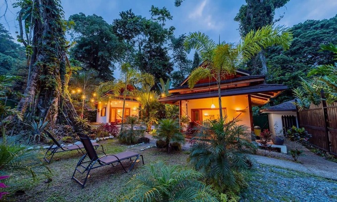 Santa Lucia House | Bungalows Namu: 300 m from the beach, private pool