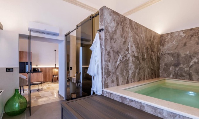 Martina Franca Apartment | Buone Maniere Exclusive Rooms Ulivo room