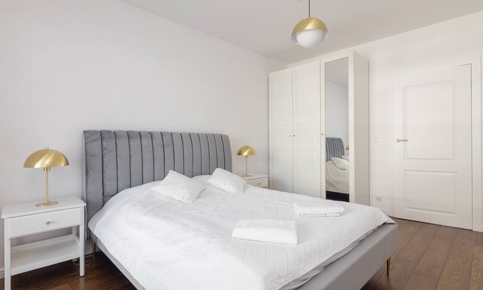 Wola Apartment | Burakowska Pastel Elegant Apartment
